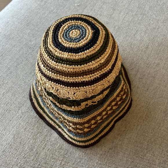 Doen Striped Crochet Bucket Hat in Cream and Green - Picture 2 of 4